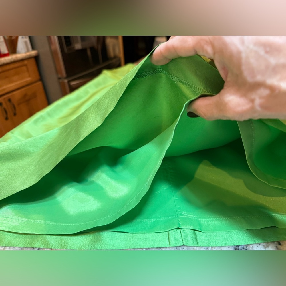 Tahari Vibrant Lime Dress. Size 4. 100% silk. Fully lined - Picture 12 of 13